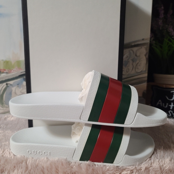 GUCCI Web Lai Rubber Slide sandal for men, available in size 9 and 10. - Picture 11 of 11